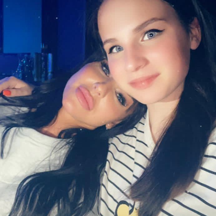 В сети обсуждают невероятное сходство Юлии Волковой и её 18-летней дочери