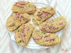 «Гренки с колбасой и картофелем» - фото рецепта - шаг 3 «Гренки с колбасой и картофелем» - приготовления блюда - шаг 3