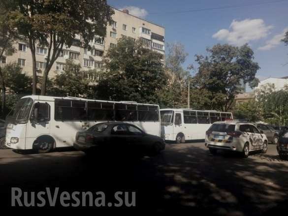 Боевики «Торнадо» забаррикадировались в киевском СИЗО, спецназ готовится к штурму Боевики «Торнадо» забаррикадировались в киевском СИЗО, спецназ готовится к штурму