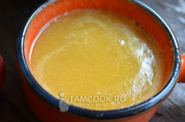 Измельчить персики блендером