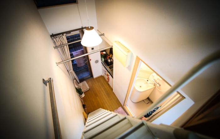 Квартира в Токио: кухня, ванная, спальня и балкон.