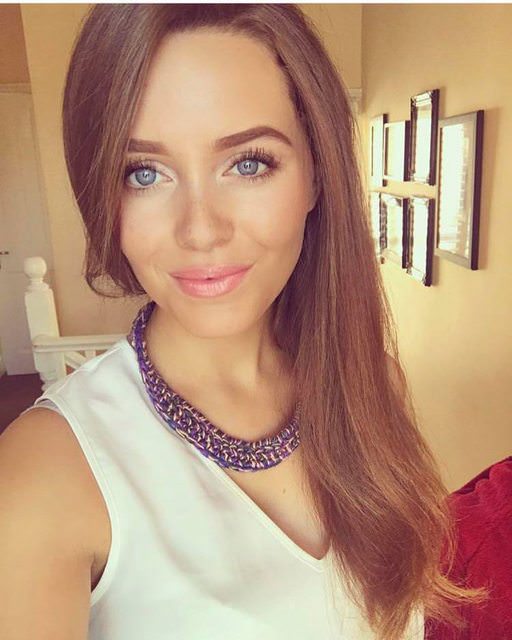 18-летняя красотка искала папика, но нарвалась на мошенника, который её поимел 18-летняя красотка искала папика, но нарвалась на мошенника, который её поимел