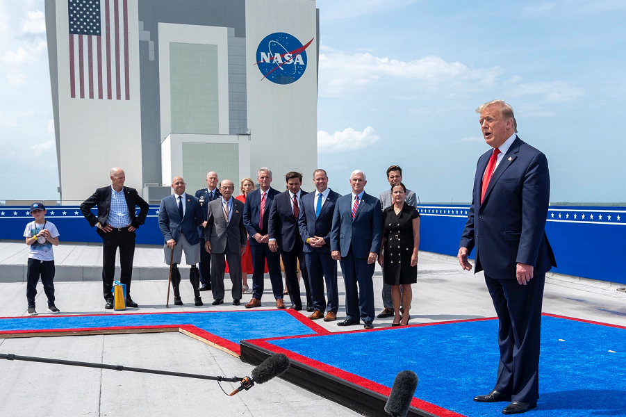 Трамп говорит о G-7 после удачного запуска Crew Dragon, 30.05.20.png Опять G-7? Кремль осторожен: большой соблазн, большие риски