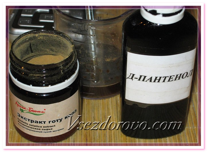 В остывший гидролат с растворенными активами добавляем компоненты, не терпящие высокой температуры – Д-пантенол и экстракт готу кола