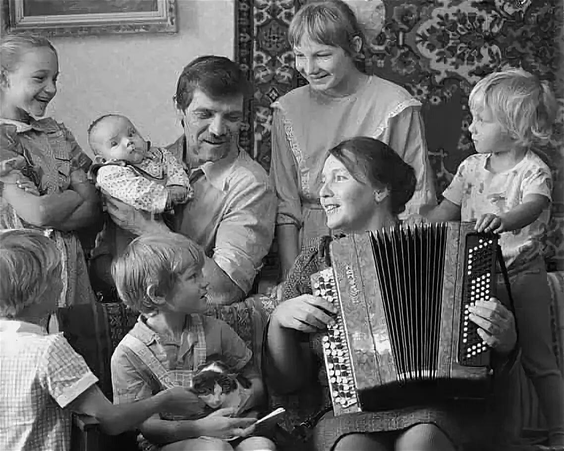 Советская многодетная семья