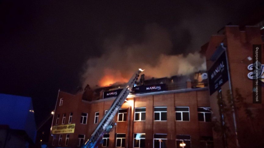 Развлекательный центр загорелся в Ленинском районе Томска