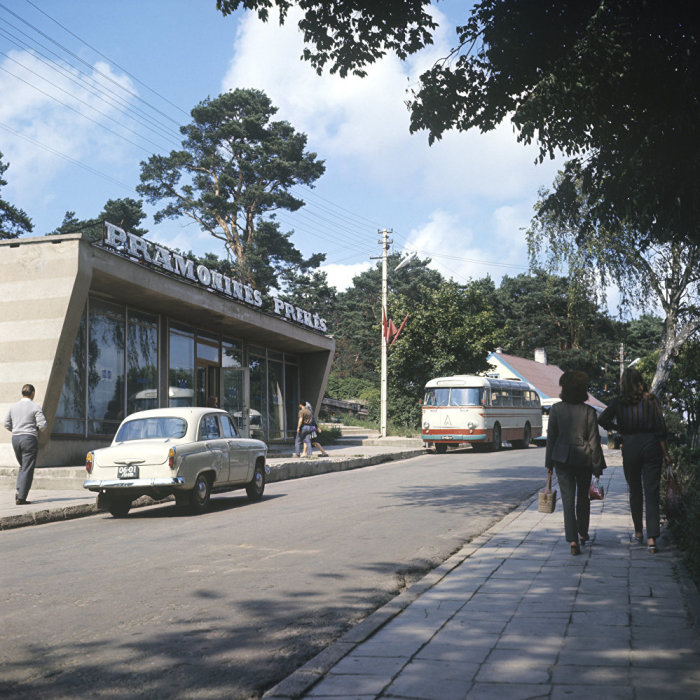Ресторан в курортном литовском поселке Нида в 1971 году. Ресторан в курортном литовском поселке Нида в 1971 году.