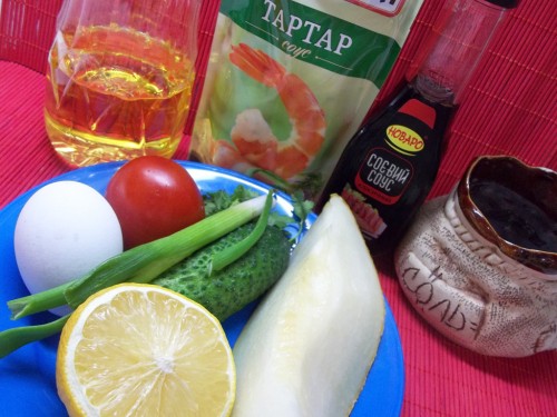 Овощной салат с дыней и яйцами