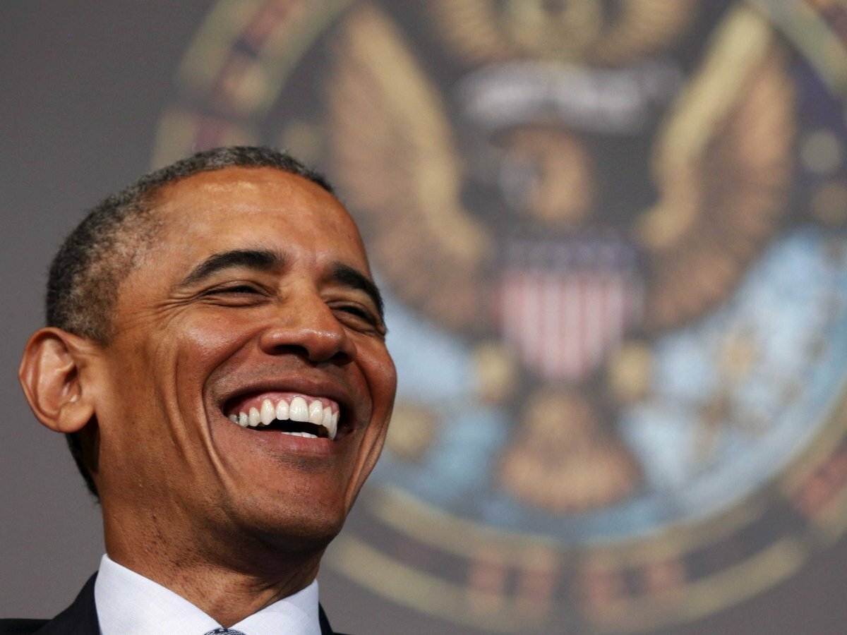 Барак Обама улыбается