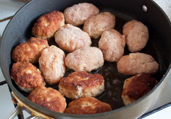Вкуснейшие котлеты, тушеные в подливке Вкуснейшие котлеты, тушеные в подливке