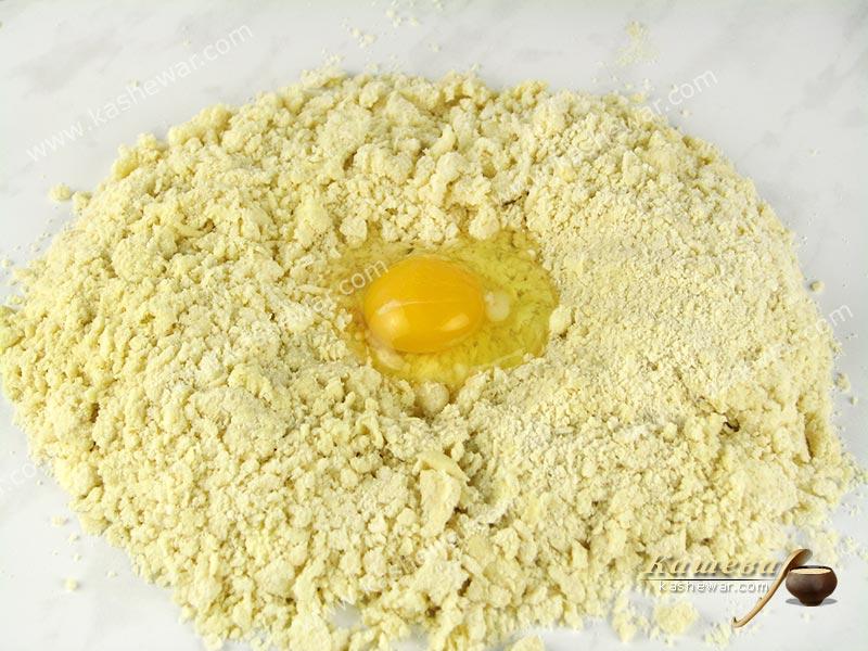 Киш с колбасками и брокколи