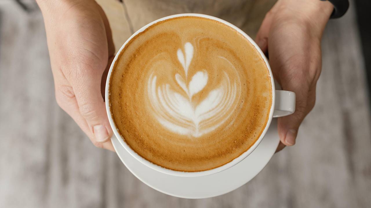 Раскрыт сильнее всего окрашивающий зубную эмаль сорт кофе