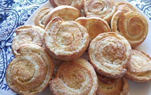 Аппетитные спиральные булочки с творогом без дрожжей и масла.
