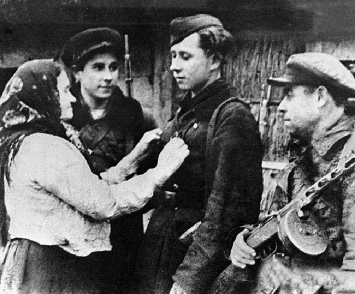 11 военных фотографий, которые берут за душу 11 военных фотографий, которые берут за душу