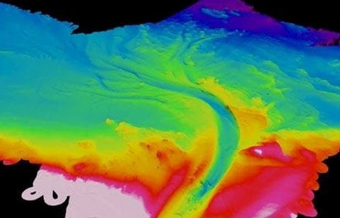 Под водой: подводная река. Под водой: подводная река.