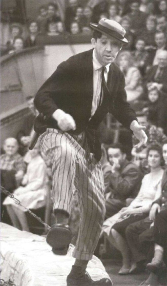 Клоун Юрий Никулин на арене цирка в 1961 году