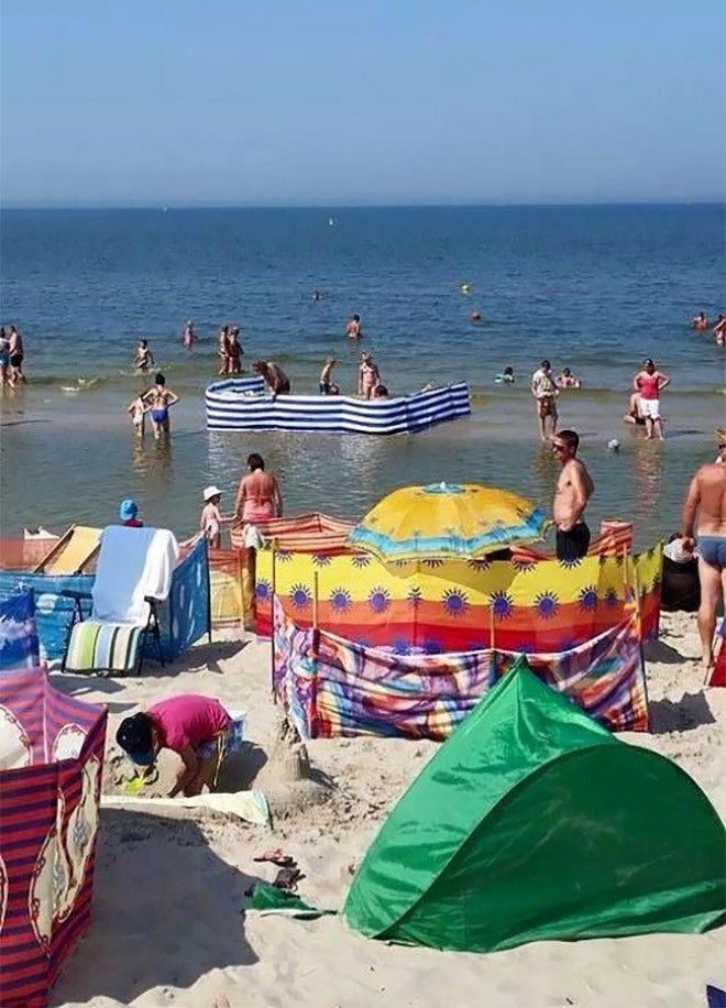 Поляки так сильно любят ограждения во время пляжного отдыха Поляки так сильно любят ограждения во время пляжного отдыха