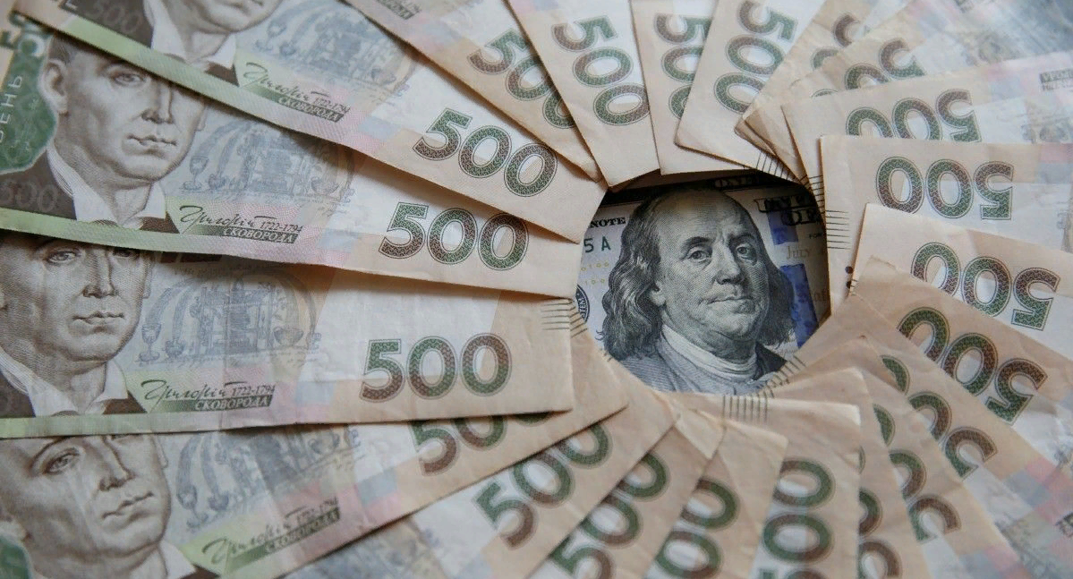 К концу месяца курс гривны достигнет отметки 29-30