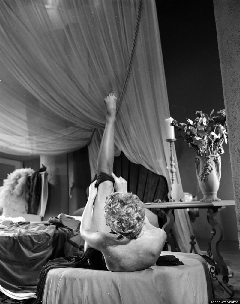Краткая, но потрясающая история бурлеска в 1950 х годах burlesque08 Краткая, но потрясающая история бурлеска в 1950 х годах