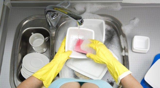 Почему в гостях нельзя мыть посуду? Почему в гостях нельзя мыть посуду?