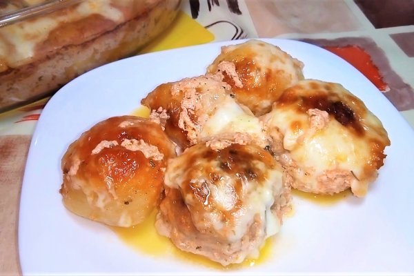 Мясные котлеты в духовке с картошкой под сыром Мясные котлеты в духовке с картошкой под сыром