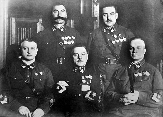 Зачем Сталин "чистил" Красную армию?