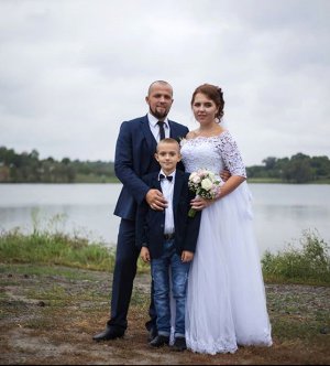Переселенка из Луганска Татьяна Сирица и Юрий Шпілька из города Звенигородка Черкасской области поженились в сентябре. Вместе воспитывают сына мужа от первого брака 8-летнего Юрия
