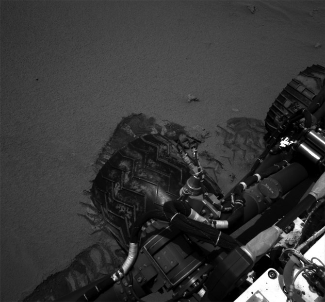Curiosity приступил к анализу грунта Марса