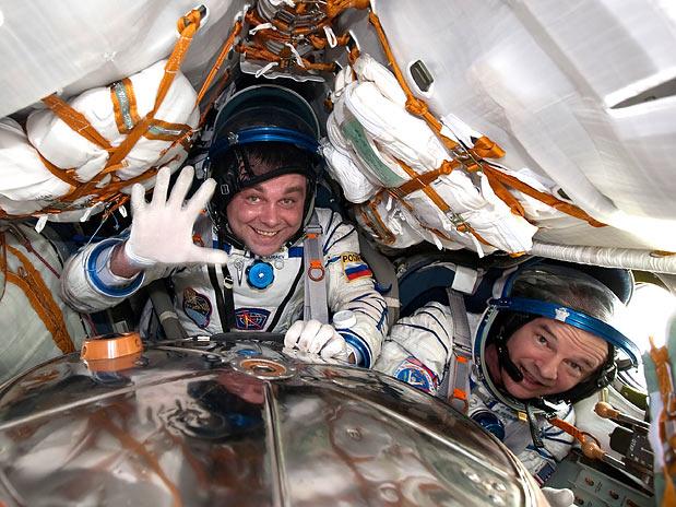 Космонавт и Астронавт