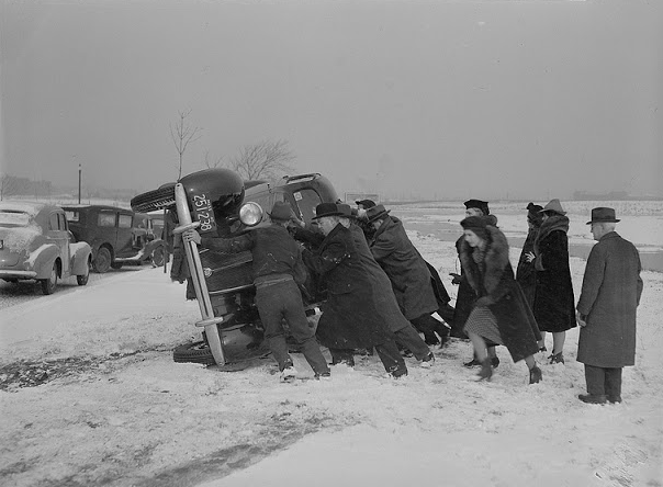 Старые фотографии дорожно-транспортных происшествий 1940-х годов.