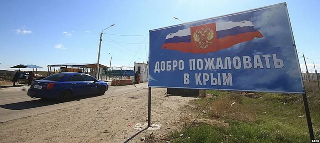 Поезда переполнены, километры автомобильных очередей: Украинцы повально рвутся в Крым Поезда переполнены, километры автомобильных очередей: Украинцы повально рвутся в Крым