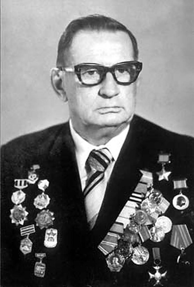 Переодевшись в форму немецкого полковника , разведчик сорвал фашистскую переправу через Днепр. Великая Отечественная война, Чтобы помнили, Разведка, Партизаны, Герой Советского Союза, длиннопост