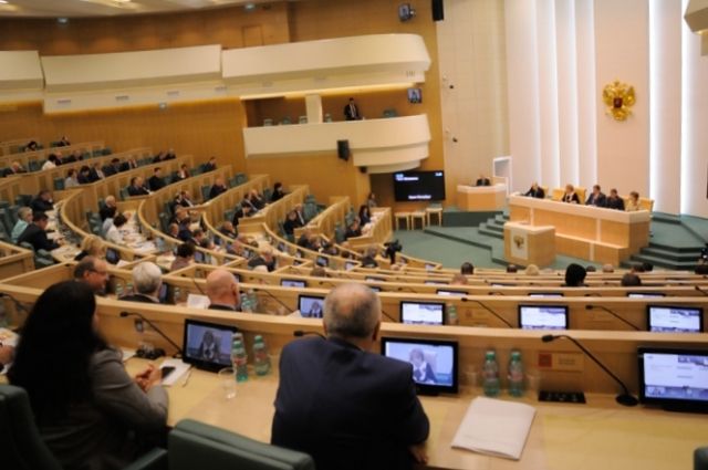 Совет Федерации отказался приравнять свою зарплату к средней по стране
