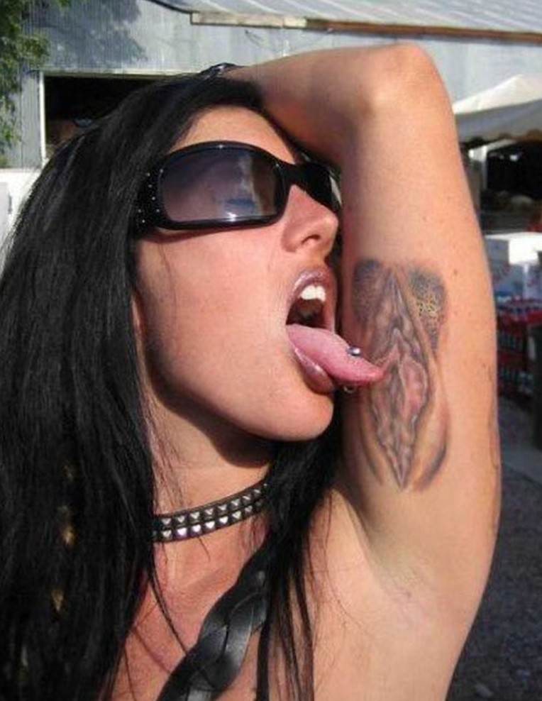 Я бы спросил, что здесь происходит, но боюсь узнать правду Я бы спросил, что здесь происходит, но боюсь узнать правду