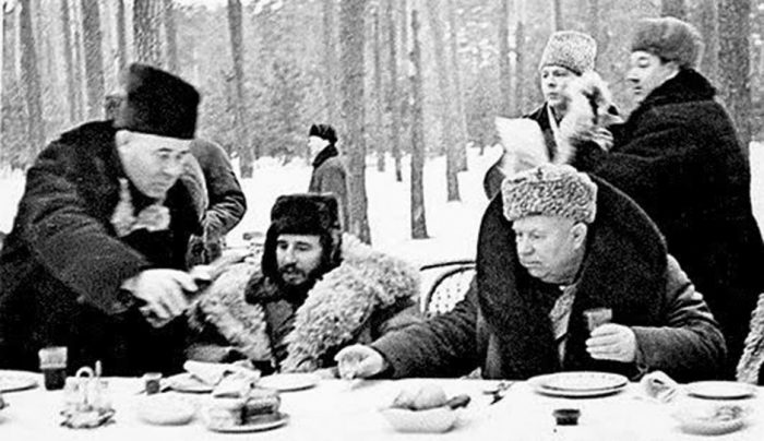 Зимнее застолье лидеров стран на партийной даче./Фото: www.visper.org.ua Зимнее застолье лидеров стран на партийной даче./Фото: www.visper.org.ua