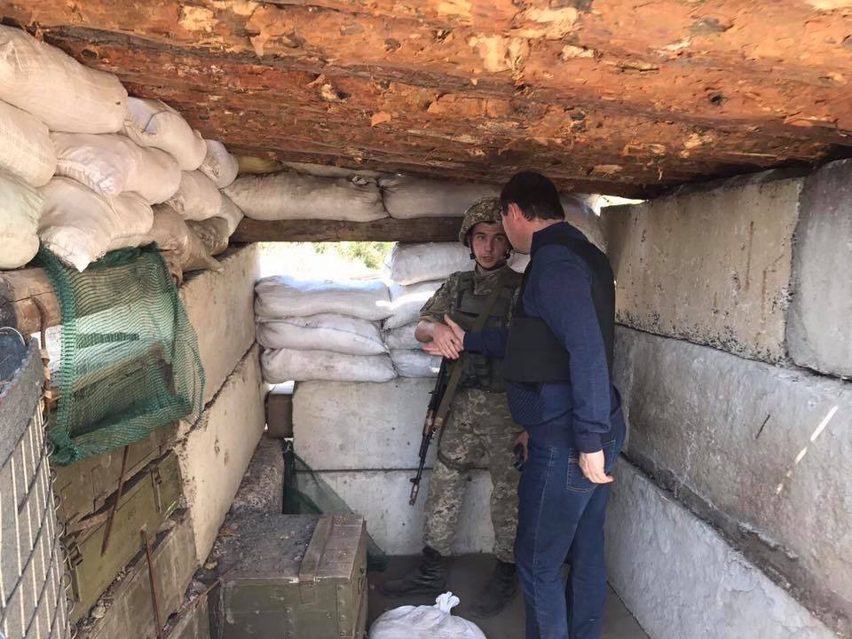 Бедственное положение ВСУ на линии обороны прокомментировал генпрокурор Луценко: «Это унижение Украины»