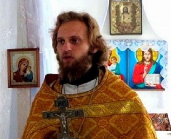 Бывший священник развлекается на «Доме-2», пока его жена и дети голодают Бывший священник развлекается на «Доме-2», пока его жена и дети голодают