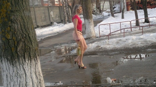 Жительница Тольятти всю зиму ходит в летней одежде и обуви. вы только посмотрите…
