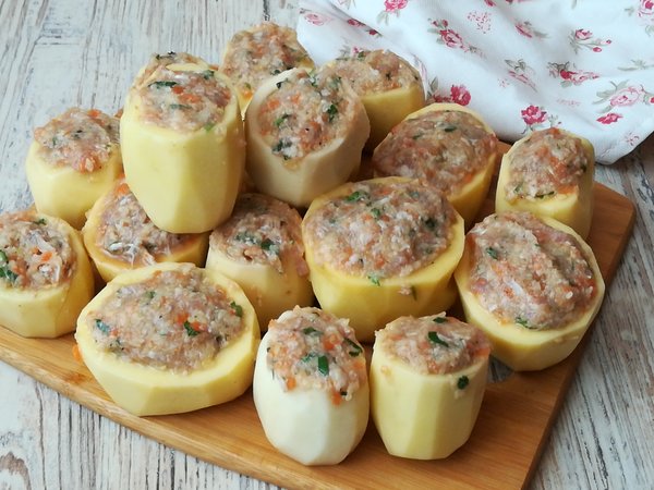 Картофельные "бочонки" с фаршем Картофельные "бочонки" с фаршем