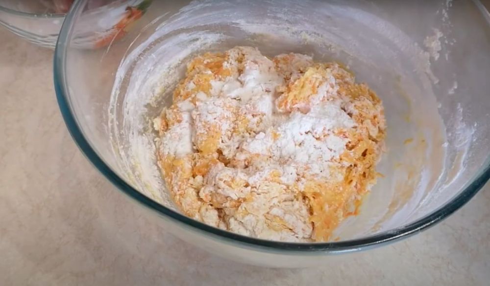  Готовим нежный морковный кулич с клюквой