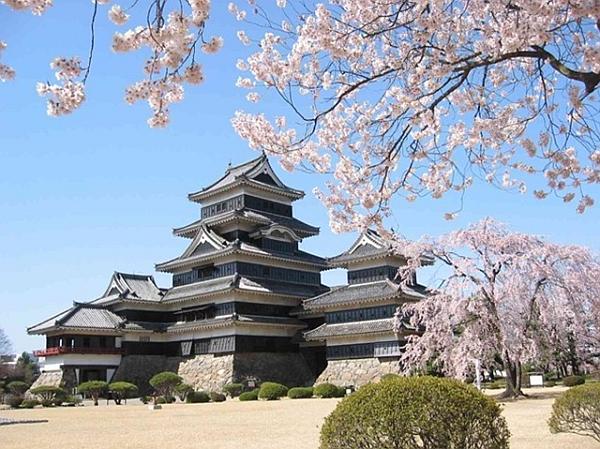 Самые красивые замки мира (16 фото)
