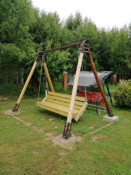 Казалось бы, качели - обычный предмет на любом садовом участке. Казалось бы, качели - обычный предмет на любом садовом участке.
