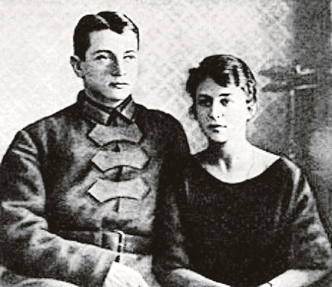 Тухачевский со второй женой Ниной Гриневич. Она тоже была арестована и в 1941 году расстреляна. Фото: youtube.com