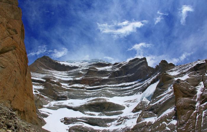 Подножие Западного Лица Кайласа. / Фото: www.mt-kailash.ru Подножие Западного Лица Кайласа. / Фото: www.mt-kailash.ru