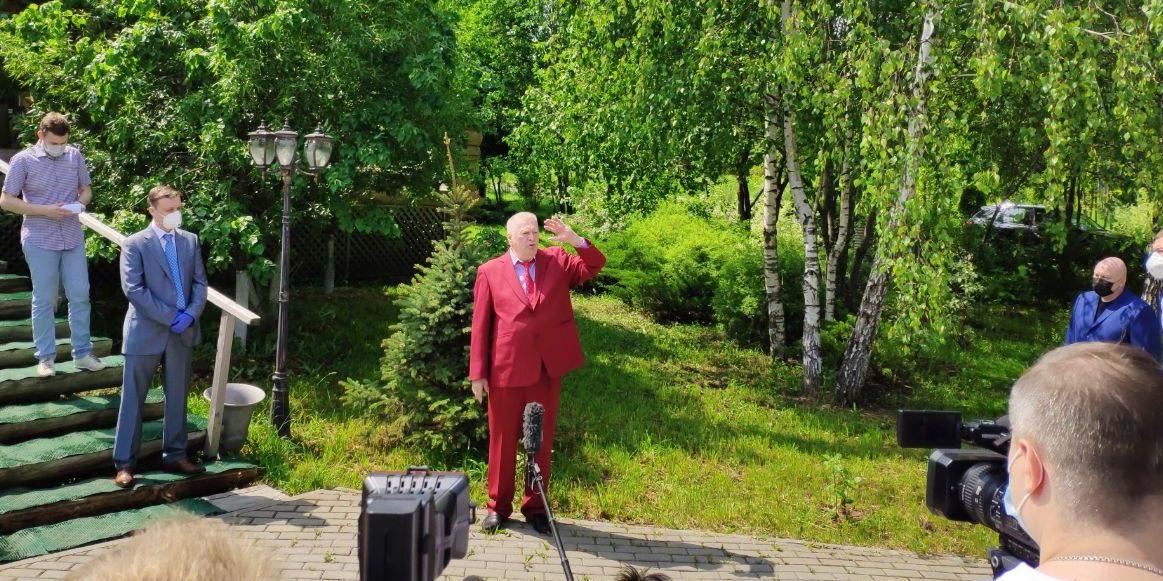 Тысяча в день. Жириновский предложил ввести новый стандарт зарплат