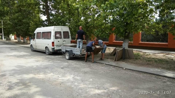 В Крыму злоумышленники украли тротуар