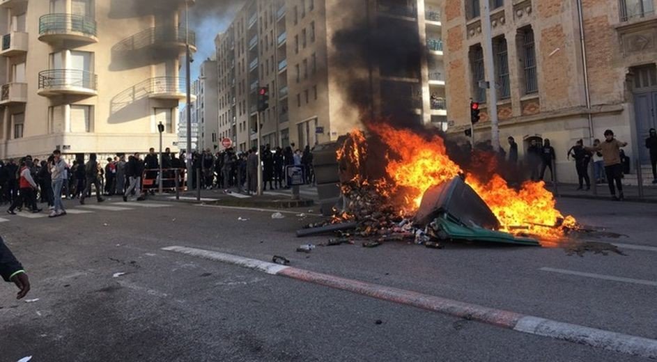 Протесты школьников и студентов в Марселе Протесты школьников и студентов в Марселе