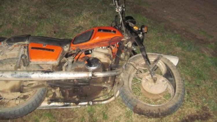 В Бузулуке водитель фургона сбил мотоциклиста при парковке