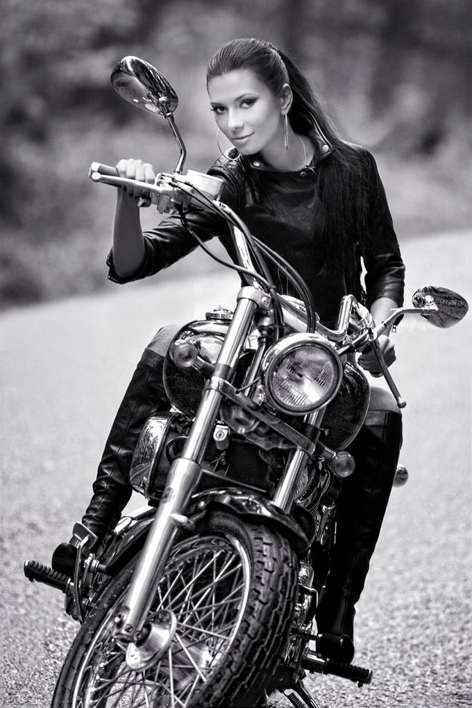 Листая страницы интернета: Красивые девушки, автомобили и мотоциклы
