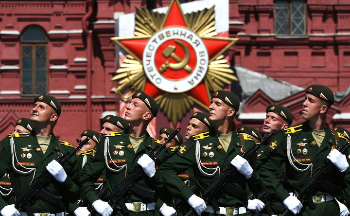 «Их генералы не встанут на колени». Читатели Daily Mail — о параде Победы